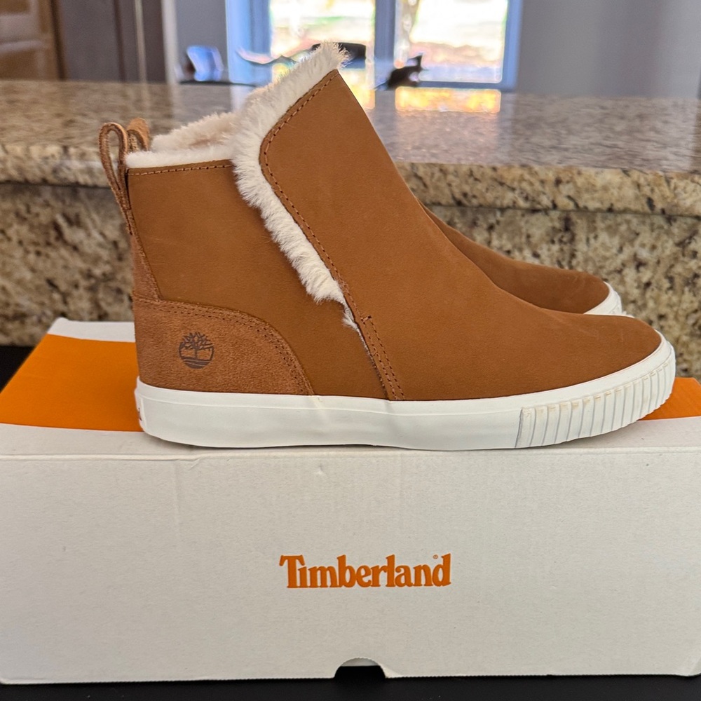 BNWT Timberland Tan Suede Fur-Lined Boots - Picture 3 of 8